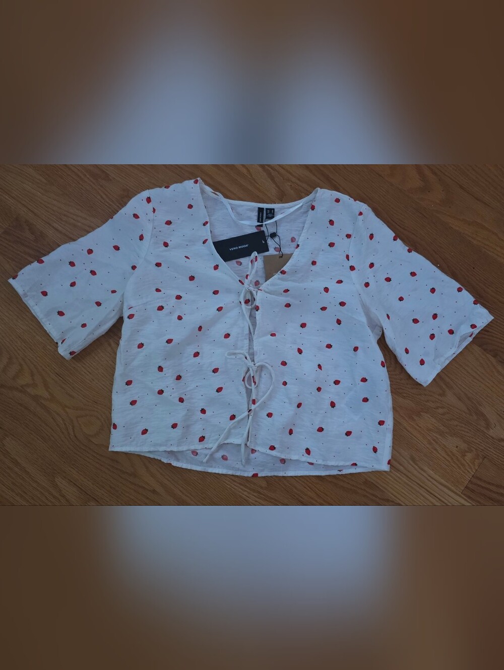 Vero Moda Tie-Front Top detail red strawberry print Nwt Medium